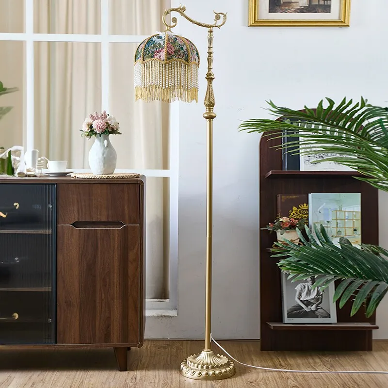 French Retro Tassel Floor Lamp American Velvet Lace Art Station Lamp Innovative Design Lighting