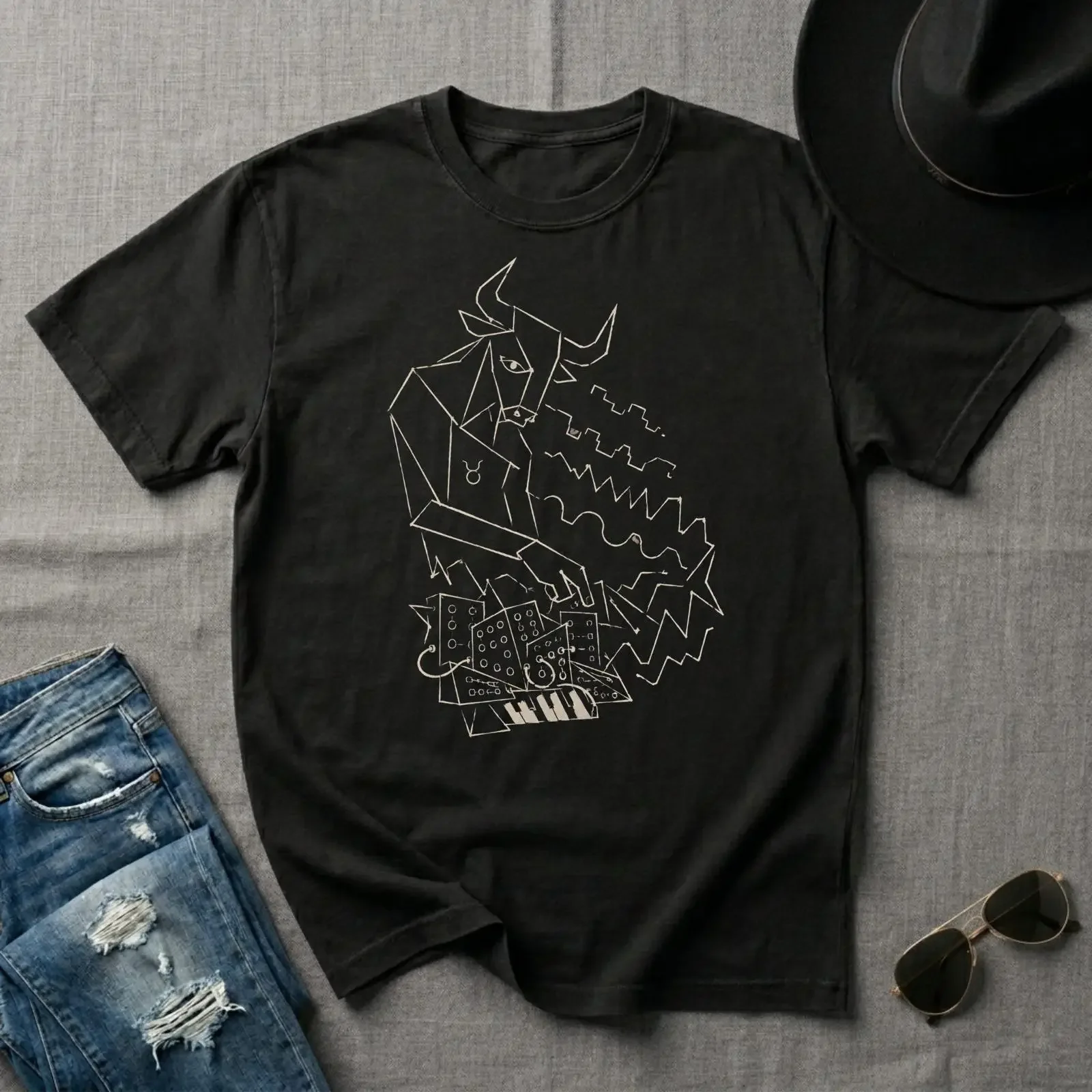 Pablo Picasso Style Geometric Bull Synthesizer T Shirt Modular Synth Beat Maker for Music Producer Dj Analog Keyboard Player