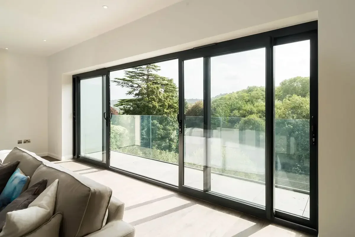 Porte scorrevoli in vetro di grandi dimensioni per patio Telaio in alluminio Porta divisoria a doppio vetro Isolamento termico Porte scorrevoli in vetro doppio