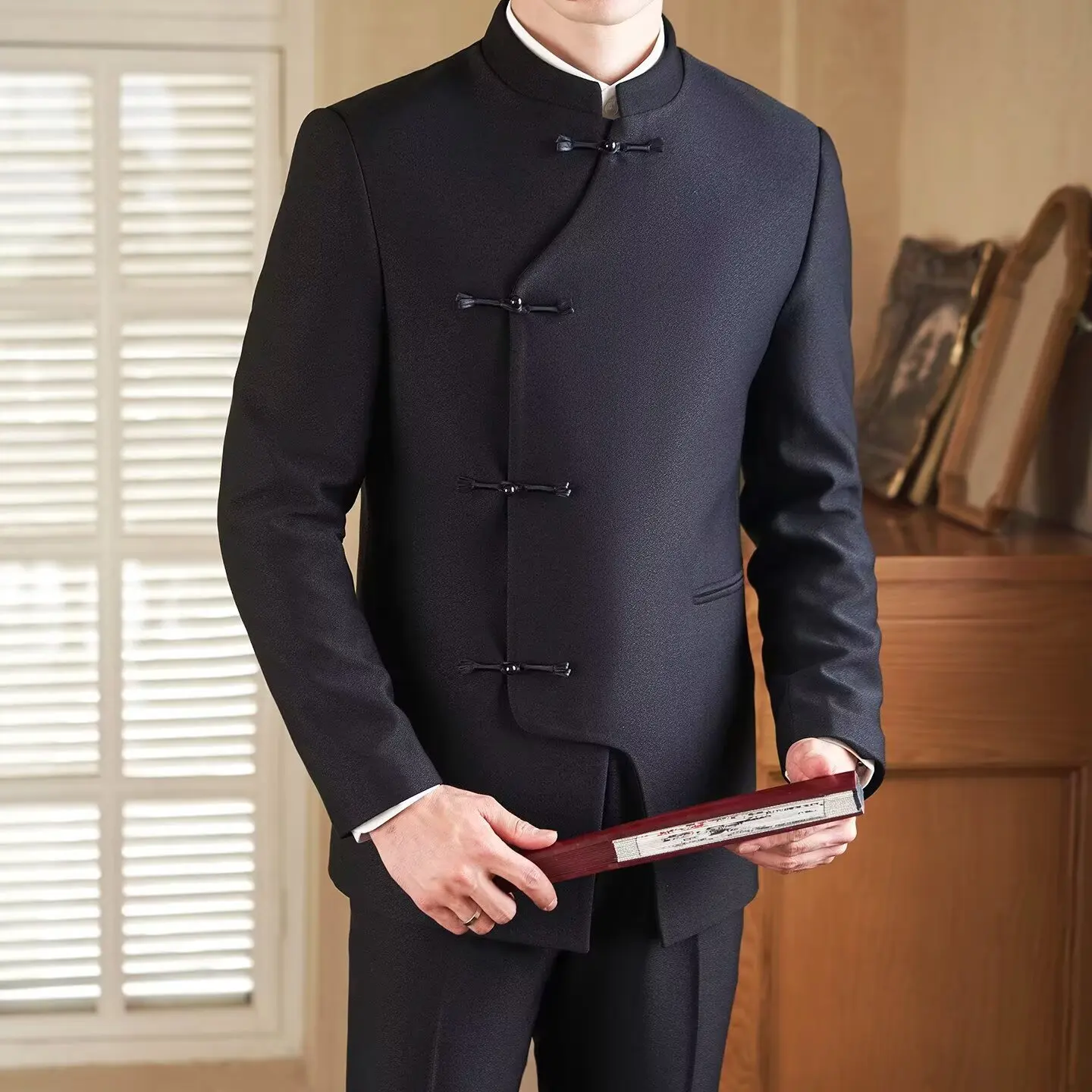 

Мужской повседневный пиджак весна 2026: новинка, винтажный дизайн, китайский стиль, воротник-стойка, косая однобортная застежка, свободный крой