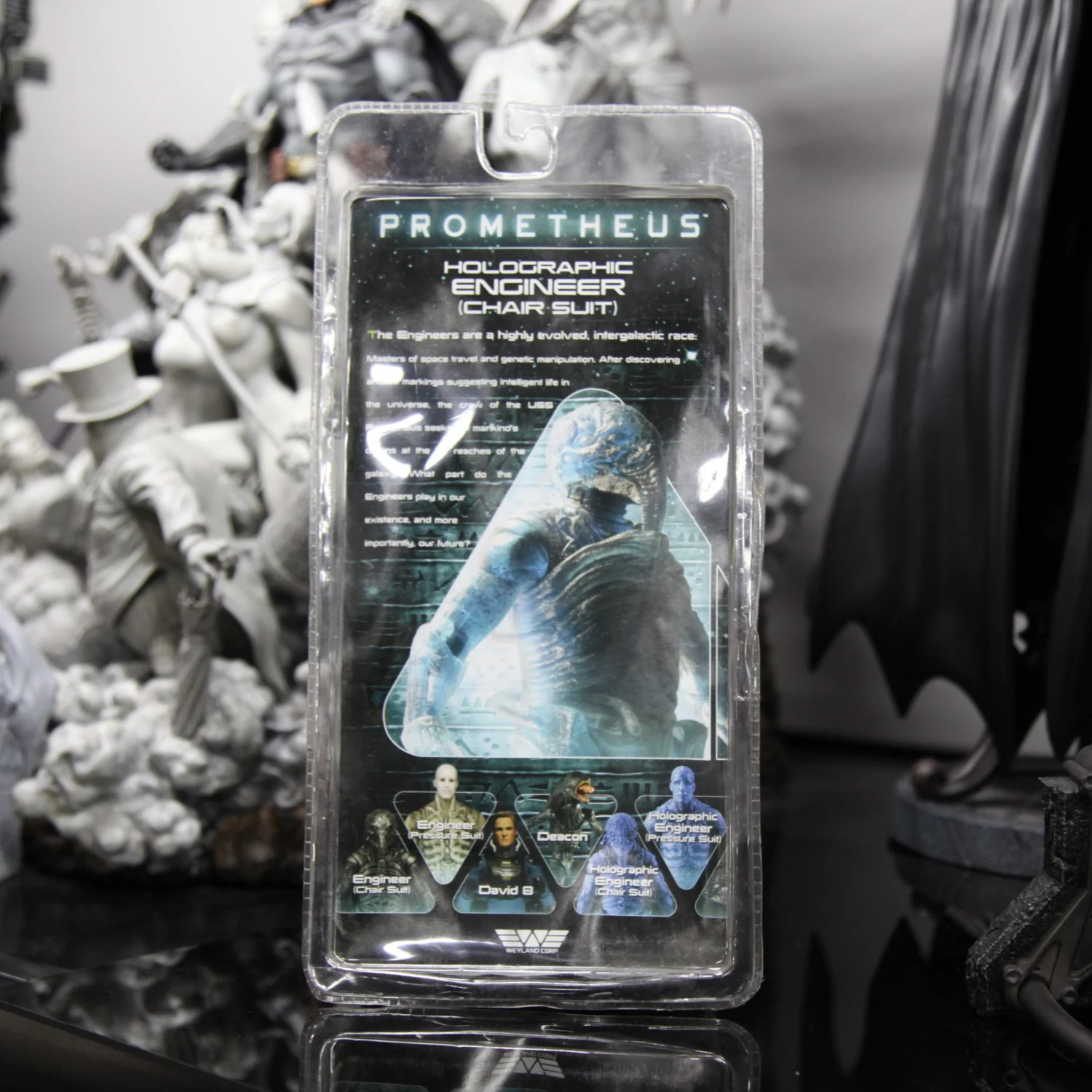 ネカ エイリアン プレクル: プロメテウス エンジニア アクションフィギュア - ホログラフィックバージョン（トランクマスク付き）、新品