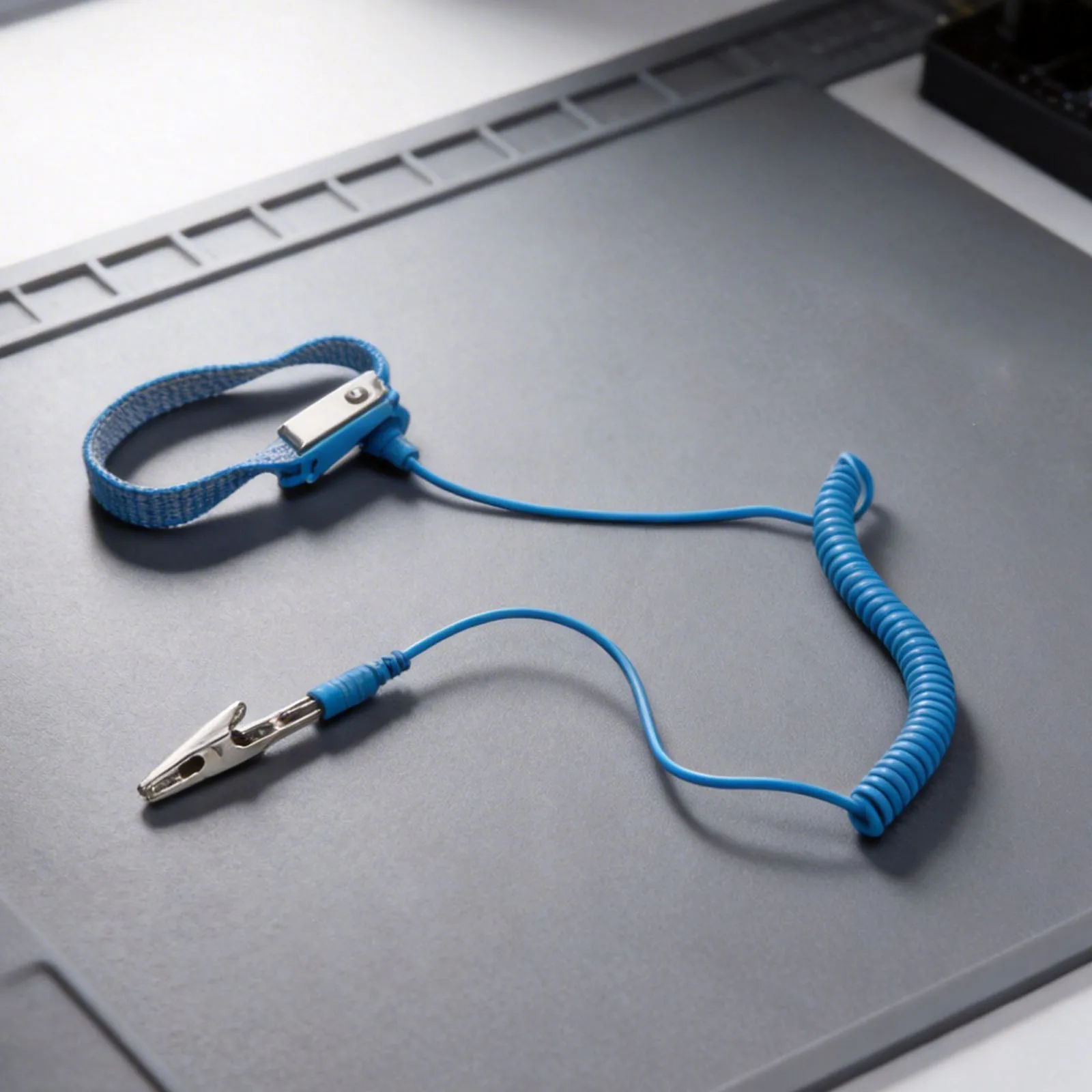 For ESD Safety Wristband with Double-Circuit Conductive Design and Skin-Friendly Fit for Long-Duration Electronics Work