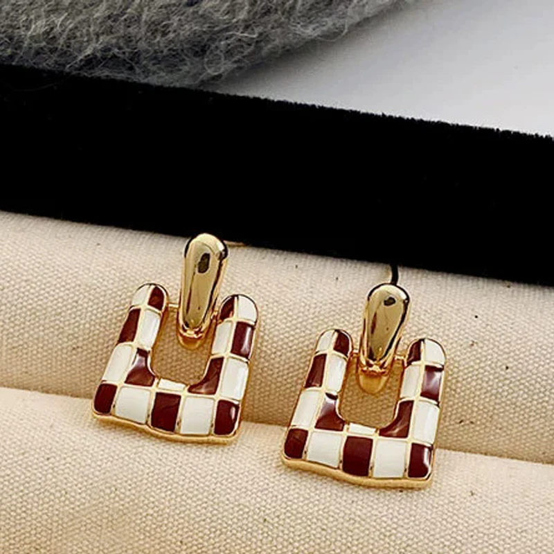 Trendy Square Dangle Earrings for Women Hollow Black White Enamel Oil Grid Frame Geometry Drop Earrings Elegant Party Jewelry
