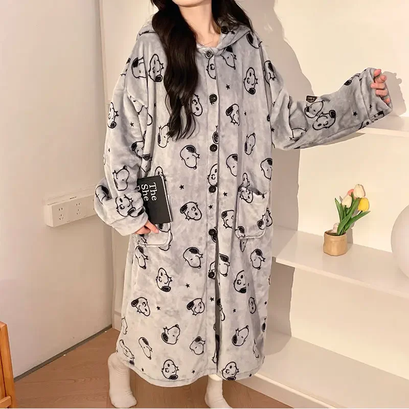 Camisón de terciopelo Coral con dibujos de maní para mujer, pijamas con capucha de Anime Kawaii Hello Kitty, ropa de hogar de longitud media para otoño e invierno