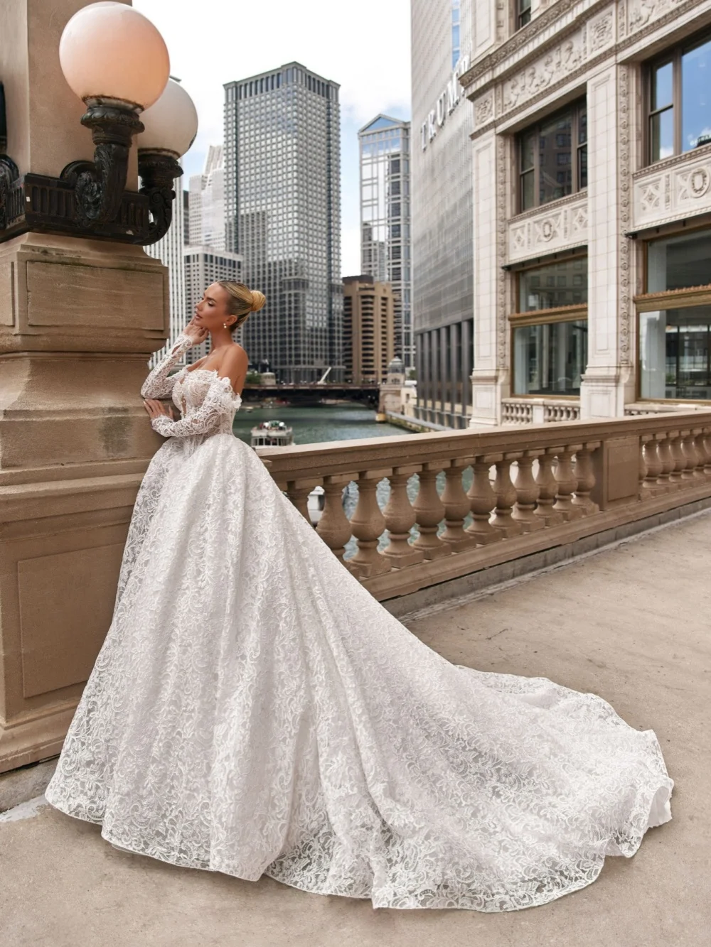 فستان زفاف لامع مزين باللؤلؤ بدون أكتاف أنيق على شكل حرف a بطول الأرض فستان زفاف مخصص برقبة على شكل قلب للعروس