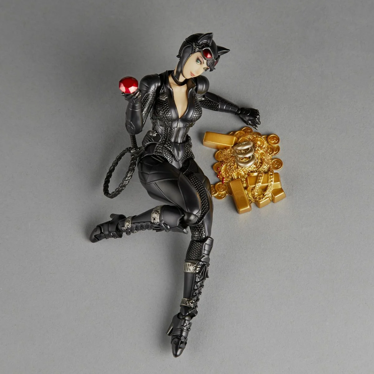 In Stock Original KAIYODO Revoltech AMAZING YAMAGUCHI Catwoman Selina Kyle 16CM Anime portrait model toy collection doll gift