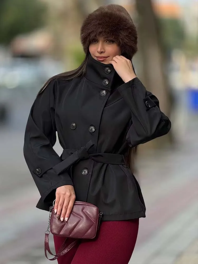 

Модный короткий плащ с поясом, женский двубортный пиджак с воротником-стойкой и длинными рукавами, осень 2024, женская шикарная верхняя одежда для поездок на работу ﻿