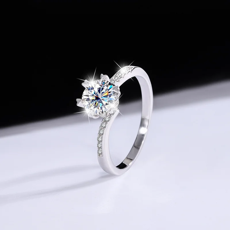 

High-quality Silver Ring, Twisted Arm Snowflake Moissanite, Fashionable Lady's Light Luxury Color Diamond