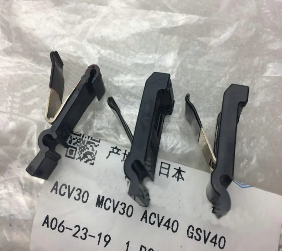 Apply to  Corolla, crown, RAV4, Vios, Reiz,  Fuel tank lid hinge spring  One original price