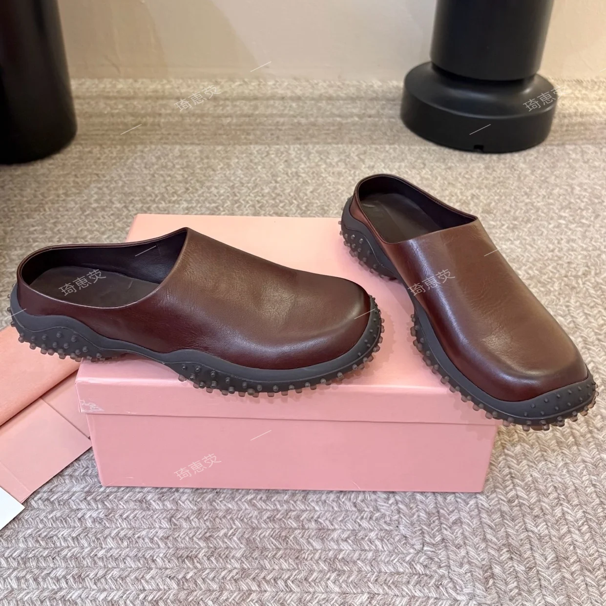 2026 Summer New Arrival Stylish Casual Versatile Thick-Soled Mules—Closed-Toe Half Slippers for Outdoors Zapatos De Mujer