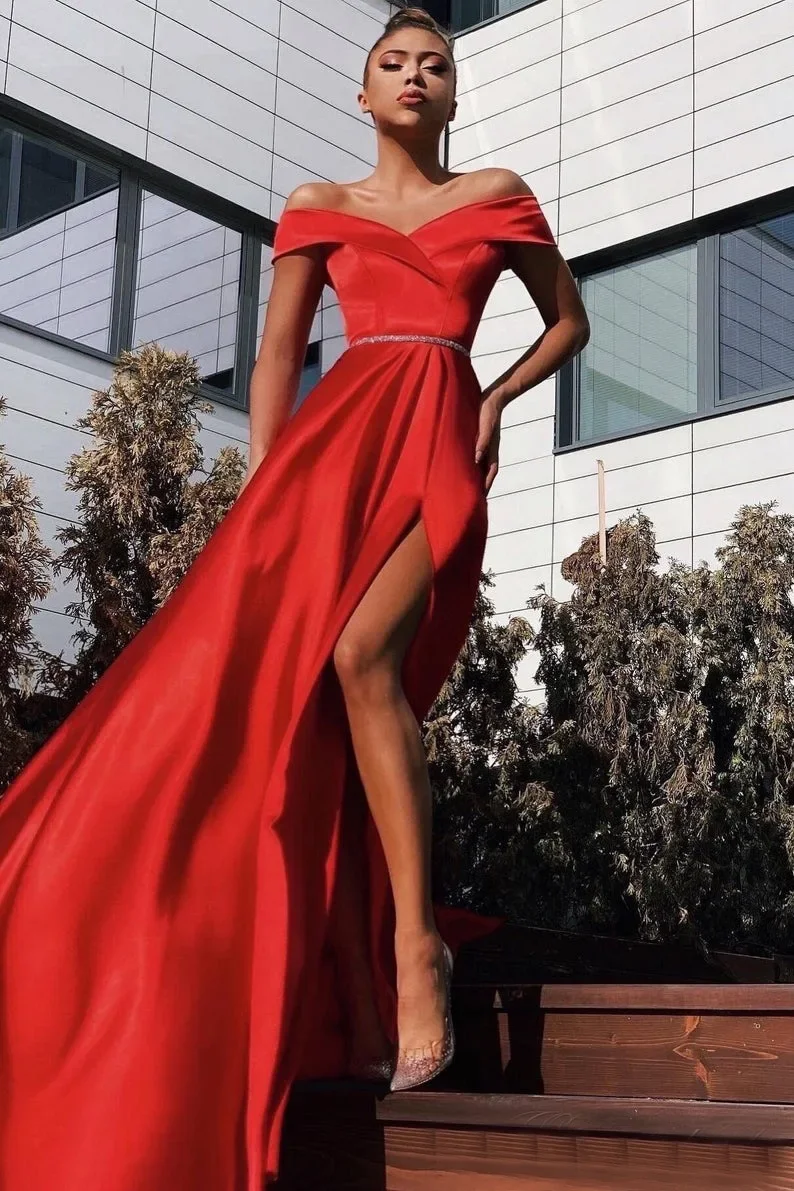 Popular Elegant Long Gowns Red A-Line Formal Party Evening Dresses V Neck Sexy Strapless Slit Satin Women\'s Wedding Dresses