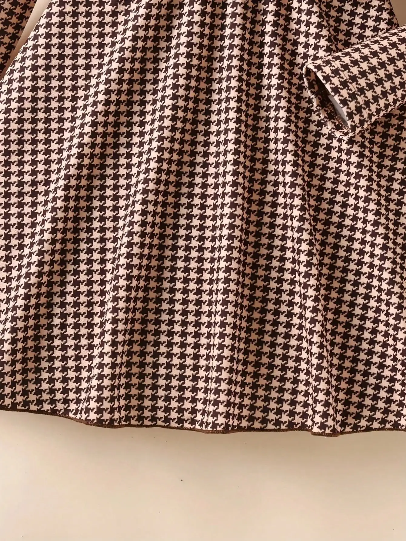 Kinderrock mit Hahnentrittmuster, lässig-elegantes Kleid mit Rundhalsausschnitt, langen Ärmeln und Taillenband, mittellanger Rock für Herbst und Winter für Kinder. – Detail 6