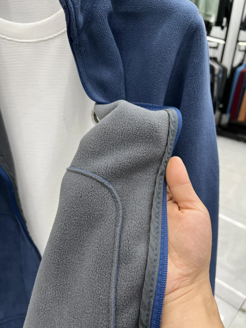 Luxuriöse Plüsch-Winterjacke mit Stehkragen für Herren, Designer-Marke, Pony-Stickerei, Modischer und Bequemer Reißverschluss-Mantel – Detail 23