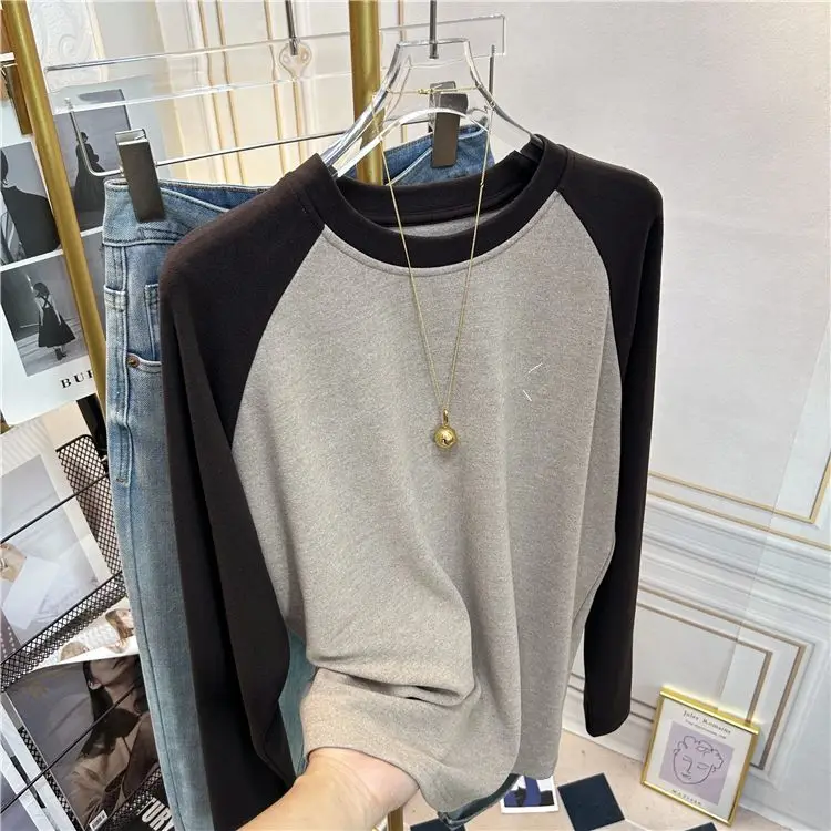 De Rong Basisshirt Dames Contrasterende kleur Schouder Koreaanse losse en slanke dubbelzijdige fluwelen casual T-shirt met lange mouwen Tops