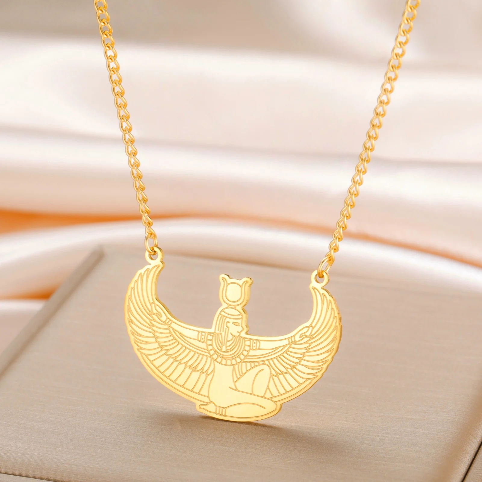 Jeshayuan Altägyptische Göttin Isis Halskette Edelstahl Die Flügel der Göttin Isis Halskette Schmuck Geschenk