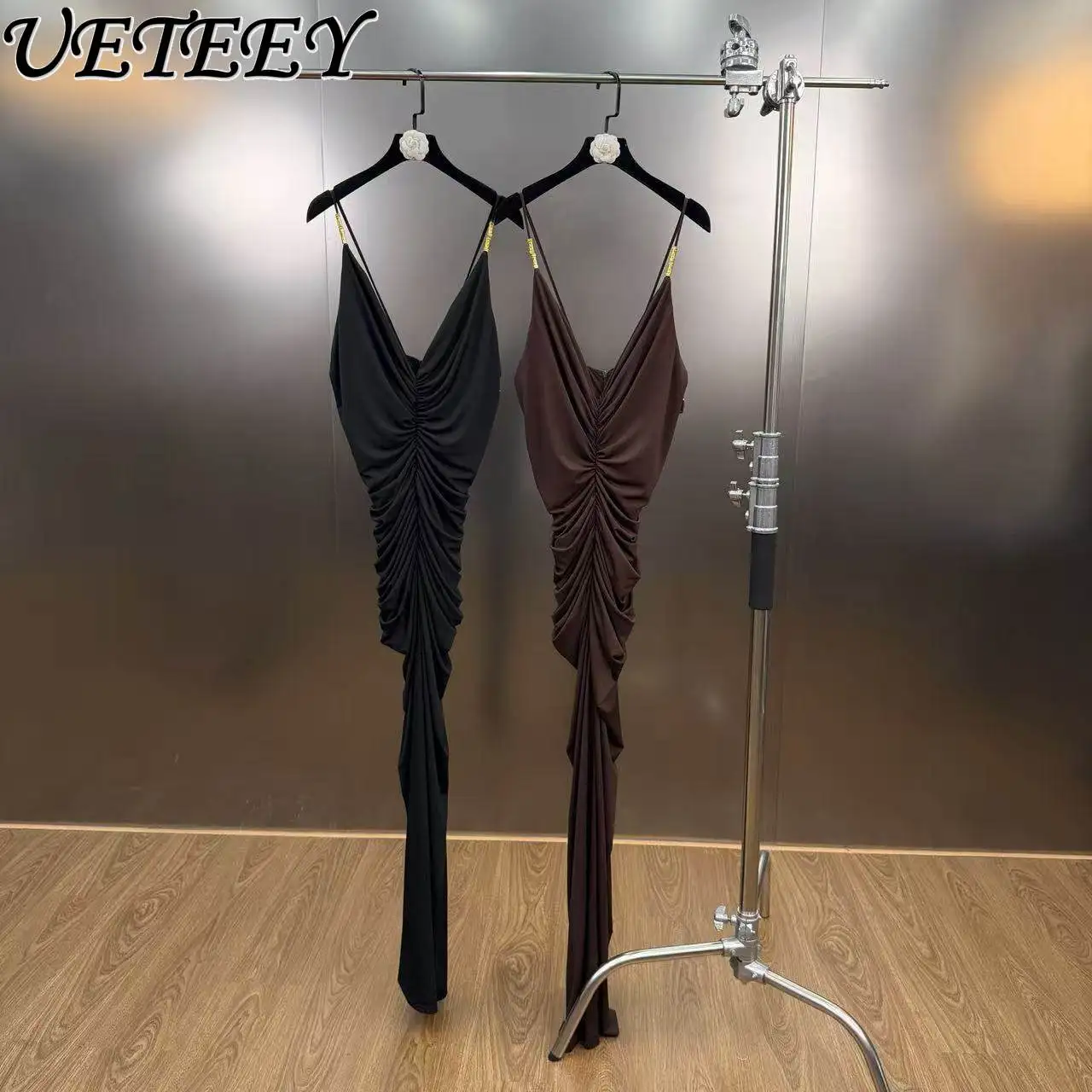 

2026 Spring Sexy V-neck Spaghetti Strap Metal Buckle Vest Long Dress Slim Waist Slimming Elegant Nightclub Party Cocktail Dress