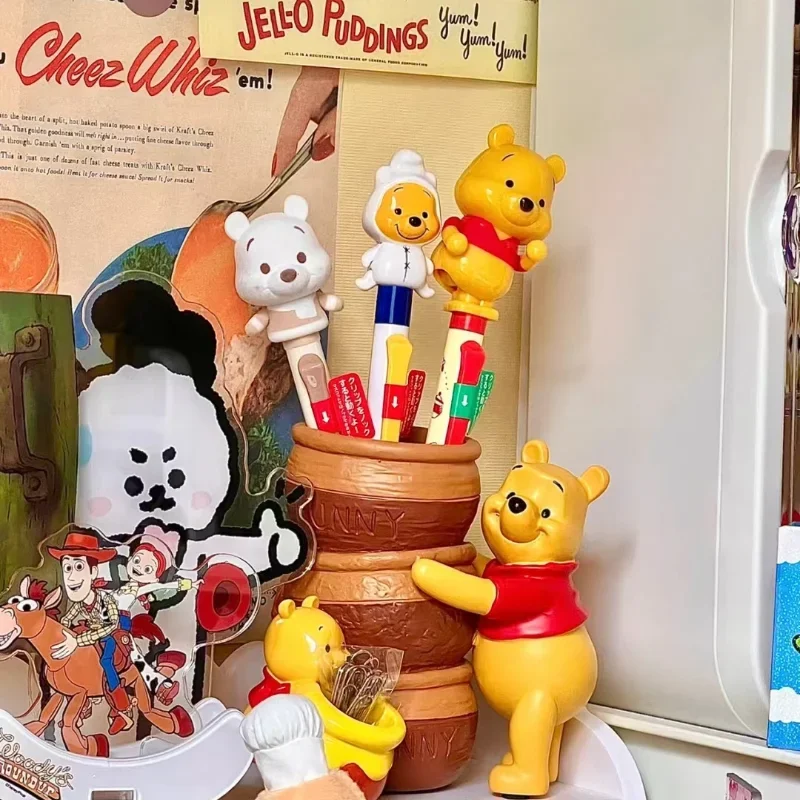Disney Kubuś Puchatek Pojemnik na Długopisy Szczelny Słoik Model na Biurko Dekoracja Domu Kreskówka Żywica Przechowywanie Impreza Prezent Urodzinowy dla Dzieci