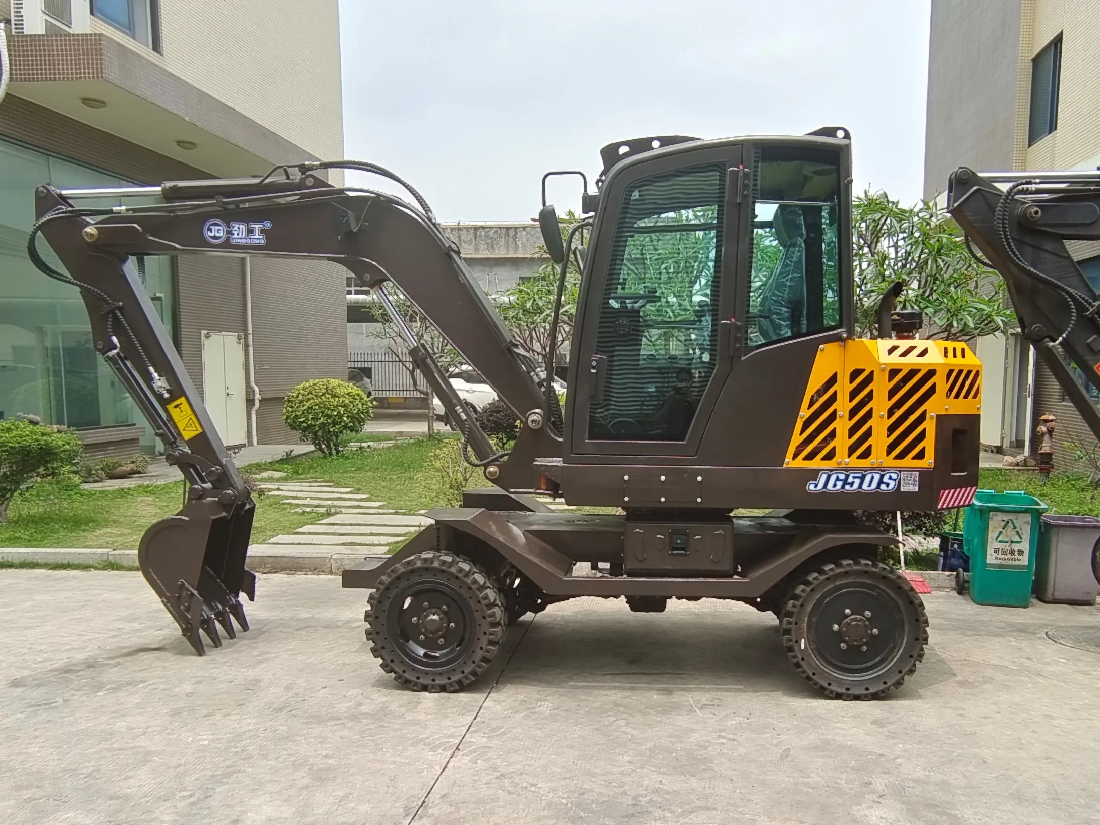 Jinggong Machinery 4.5 ton 5ton 6ton  Mini High Quality Wheel Excavator Small Bucket Excavator