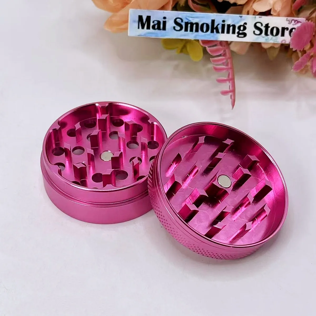 Moedor de Ervas Rosa de 2 Polegadas em Metal com 4 Camadas para Especiarias, Sal, Pimenta, Ferramenta para Fumar Cigarros