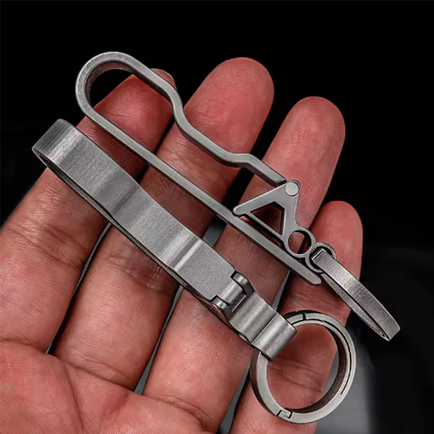 

Mini titanium alloy universal buckle is lightweight, durable, rotatable, keychain, durable for daily commuting, hanging buckle