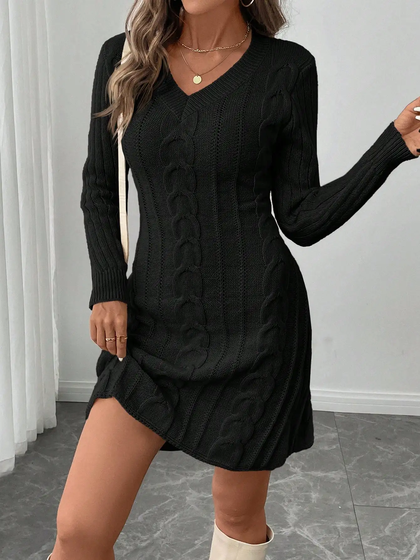 

Черное мини-платье А-силуэта с V-образным вырезом и узором кабельной вязки, с длинными рукавами, теплое, для осени и зимы