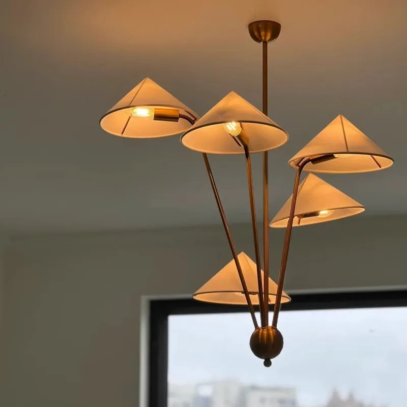 

Мягкая декоративная лампа дизайнера, подвесной светильник для гостиной, светильник для столовой, тканевый абажур, новая креативная модель виллы, светильник для комнаты