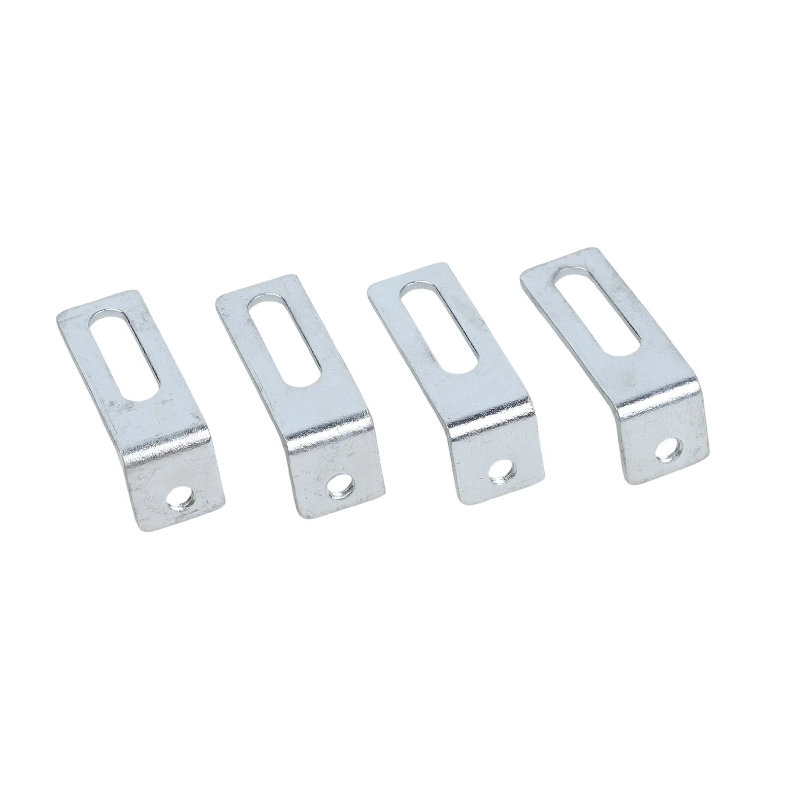 

Комплект крепежных элементов для настенного крепления досок с металлическими кронштейнами и винтами, обеспечивающий надежную фиксацию и безупречный внешний вид