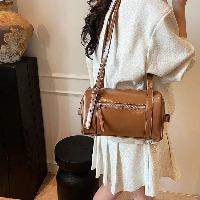 

High-End Ladies Tote Bag Made Of Premium Leather Featuring High-End Quality And Paris Elegant Vintage Look ​