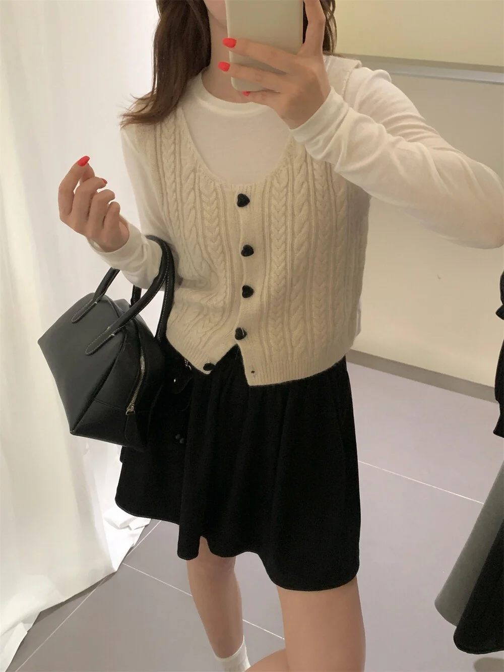 2026 春の新作ニットツイストラブボタンセーターベスト韓国 Sle Aosphere ラウンドネ通勤風レギュラー薄手ピュア...