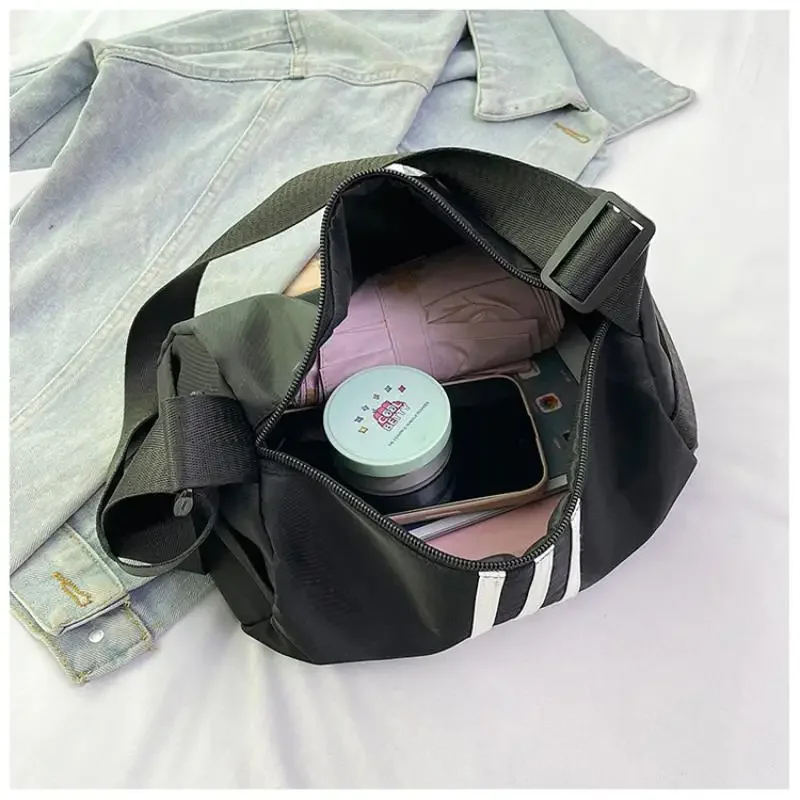 女性のためのカジュアルストライプバッグシーズンのホットセールシンプルな多用途ショルダーバッグファッショナブルなシングルピースクロスボディバッグ