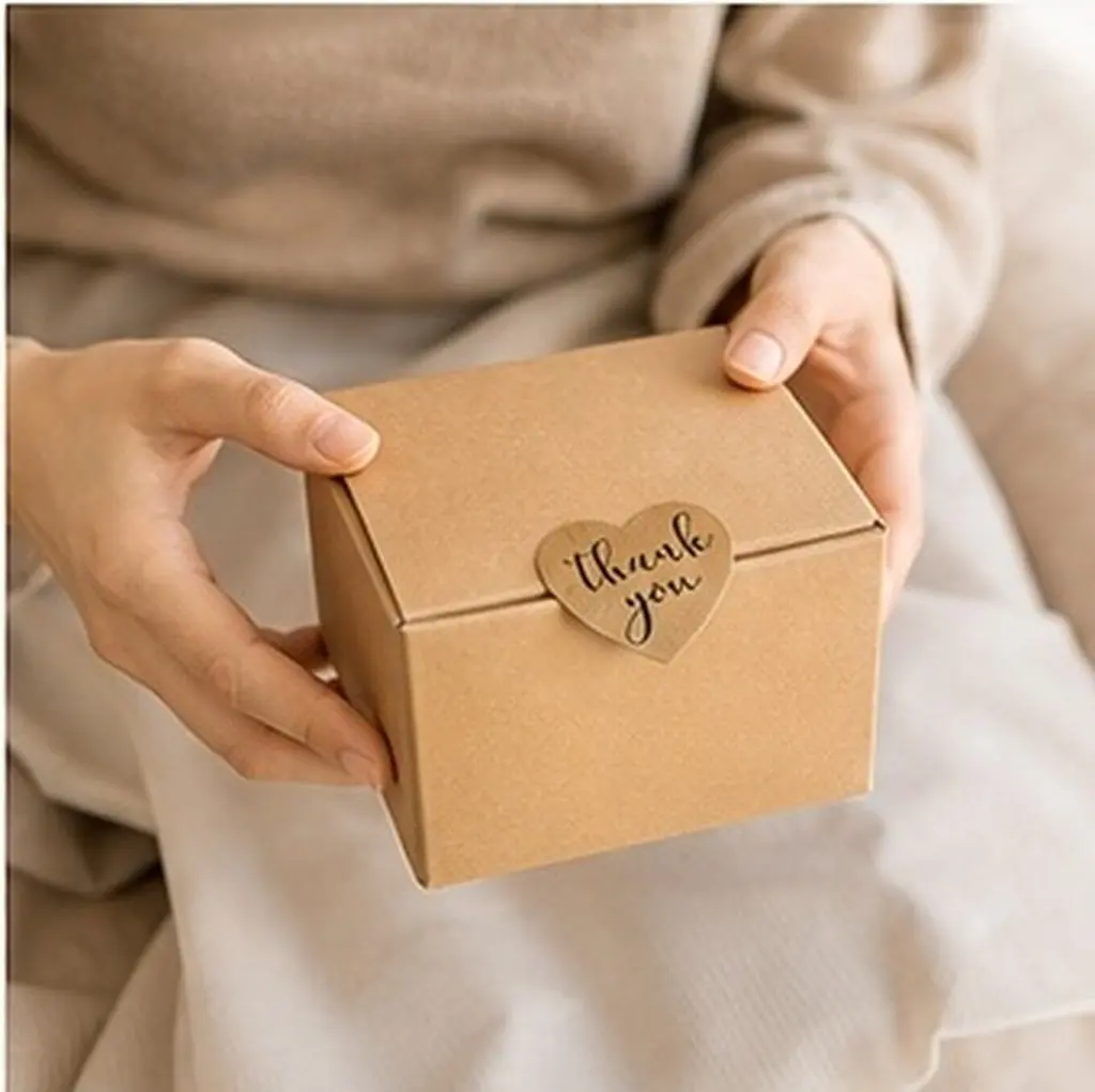1000Pcs Roll Decorative Thank You Stickers Heart Design Strong Adhesive Packaging Sticker Roll for Gift Wraps Balloons Notebooks
