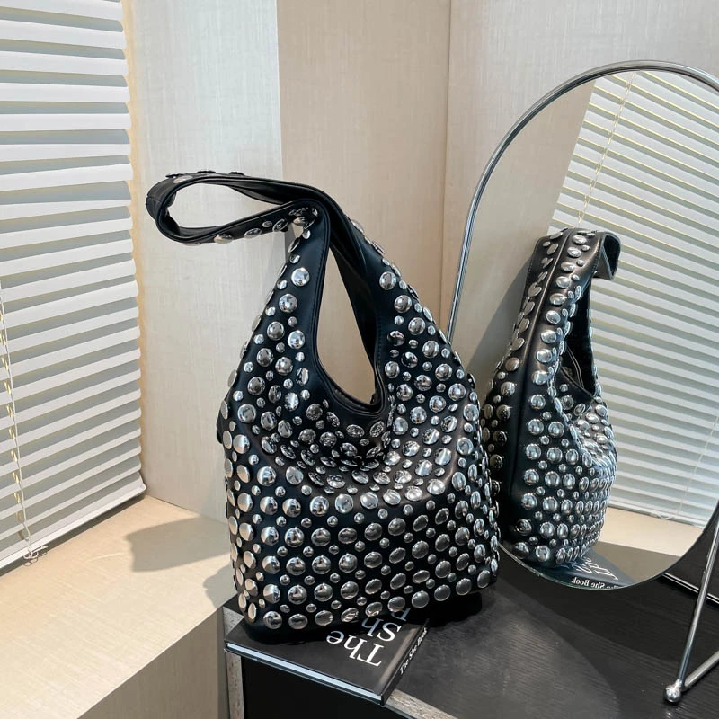 

2025 New Rivets PU Bucket Shoulder Bags Large Capacity High Quality Fashion Versatile Popularity Personality Tote Bags for Women