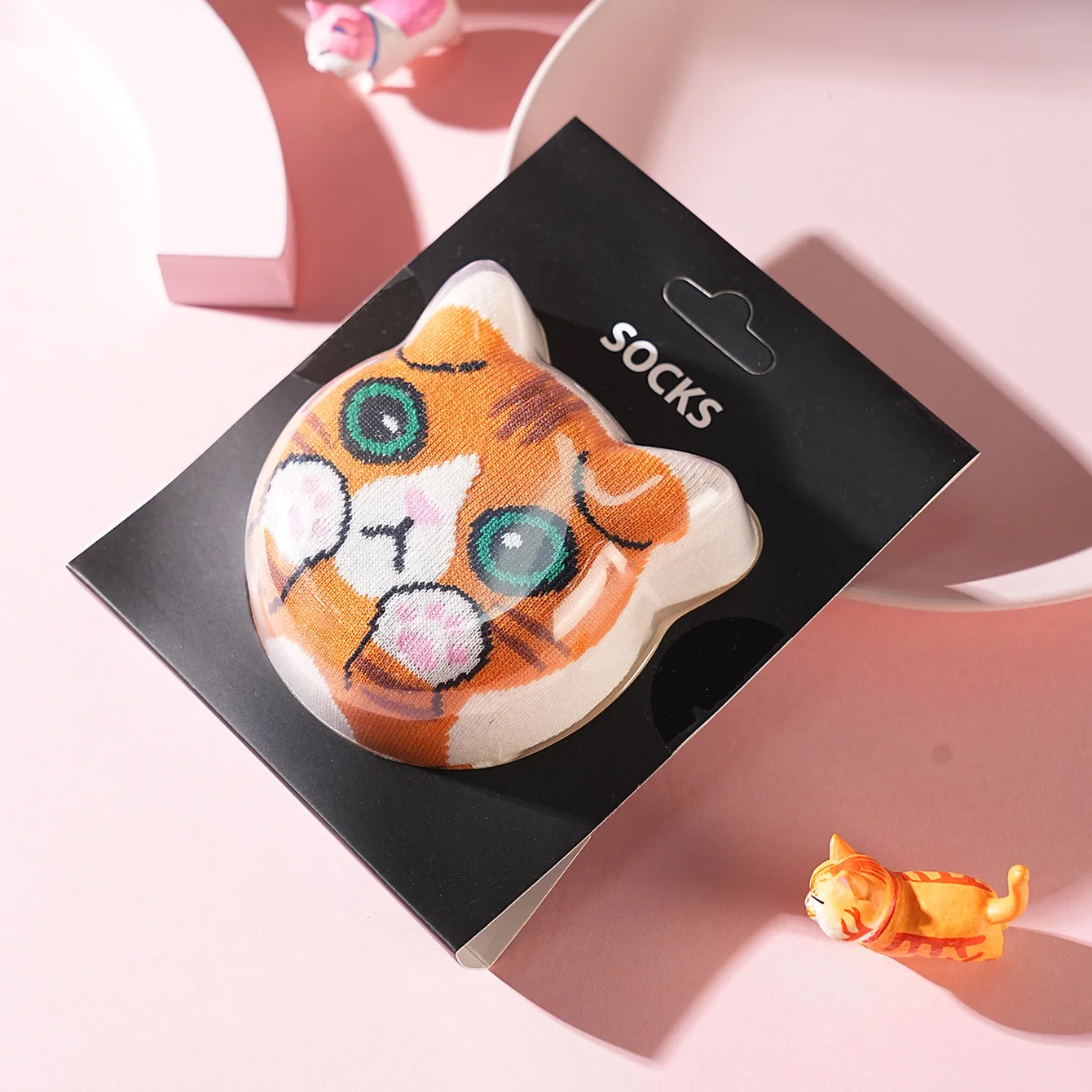 1 pair of unisex mid-calf socks with a novel and interesting animal cat design, gift box socks, creative socks, fashionable and trendy style, comfortable and breathable, suitable for parties, casual wear, Valentine's Day, Halloween, birthdays, Christmas, New Year, Thanksgiving, autumn and winter, all-season style, creative gift box