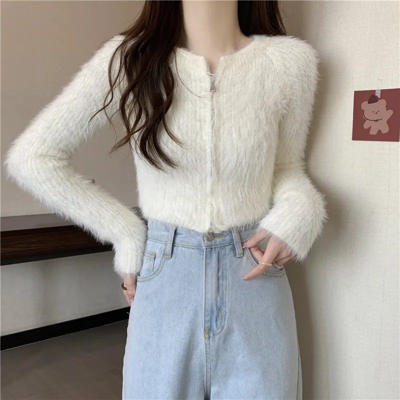 

2025 short sweater autumn and winter niche design sense high waist fur top solid color thickened inner bottoming shirt versatile