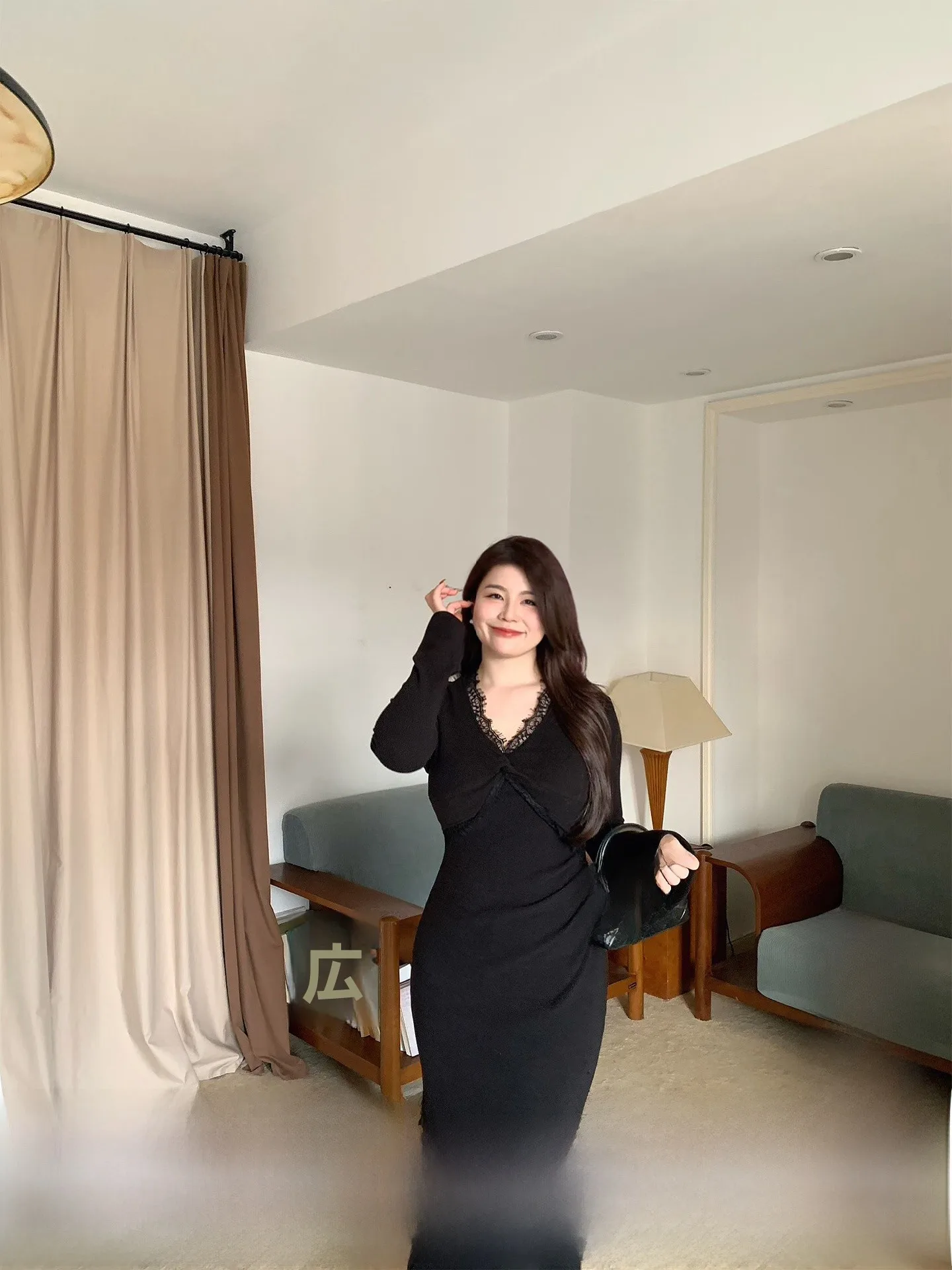 

Elegant plus Size Winter New Knitted Long Dress V-Neck Lace Detailing Slim Fit High Waist Black Sleeve Waist Cinching Gown
