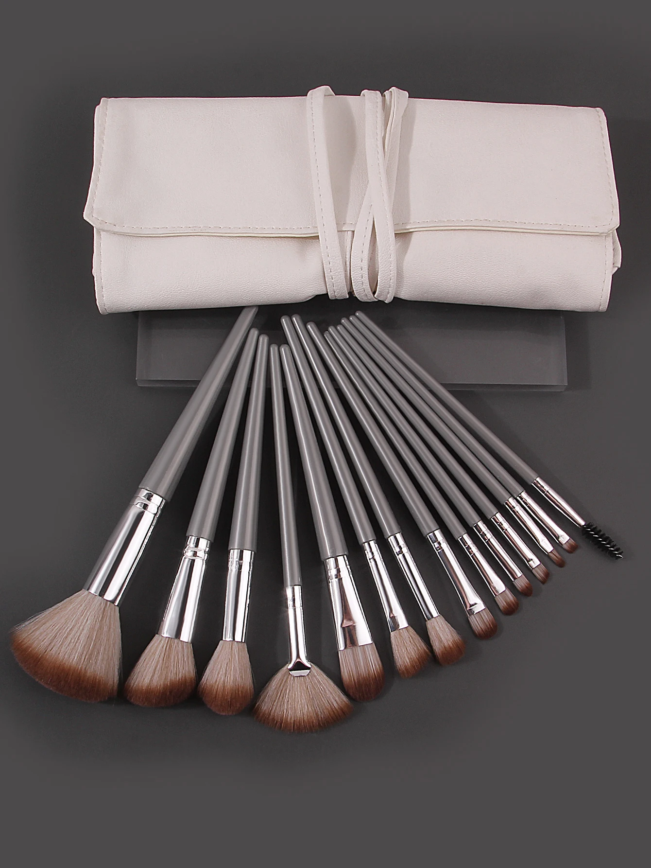 14-piece Premium Makeup Brush Set with Soft Bristles,Including Powder, Blush and Eyeshadow Brushes,with a Portable Storage Pouch
