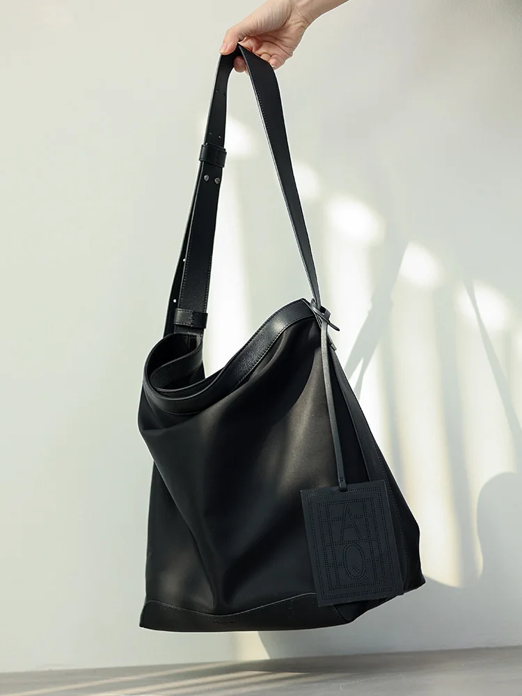 حقيبة يد نسائية ذات سعة كبيرة وخفيفة الوزن وحقيبة كتف واحدة بتصميم حصيرة حضرية وحقيبة يد مغناطيسية بإغلاق أزرق