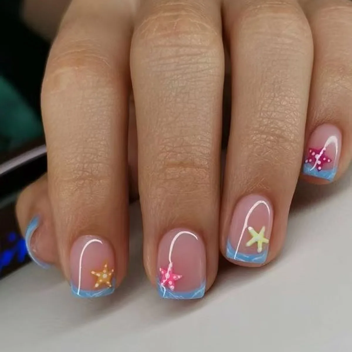

24pcs Summer Short Square False Nail Sets Ocean Beach Fruit Design Nails Tips Wearable Flower Blue Gradient Press on Fake Nails