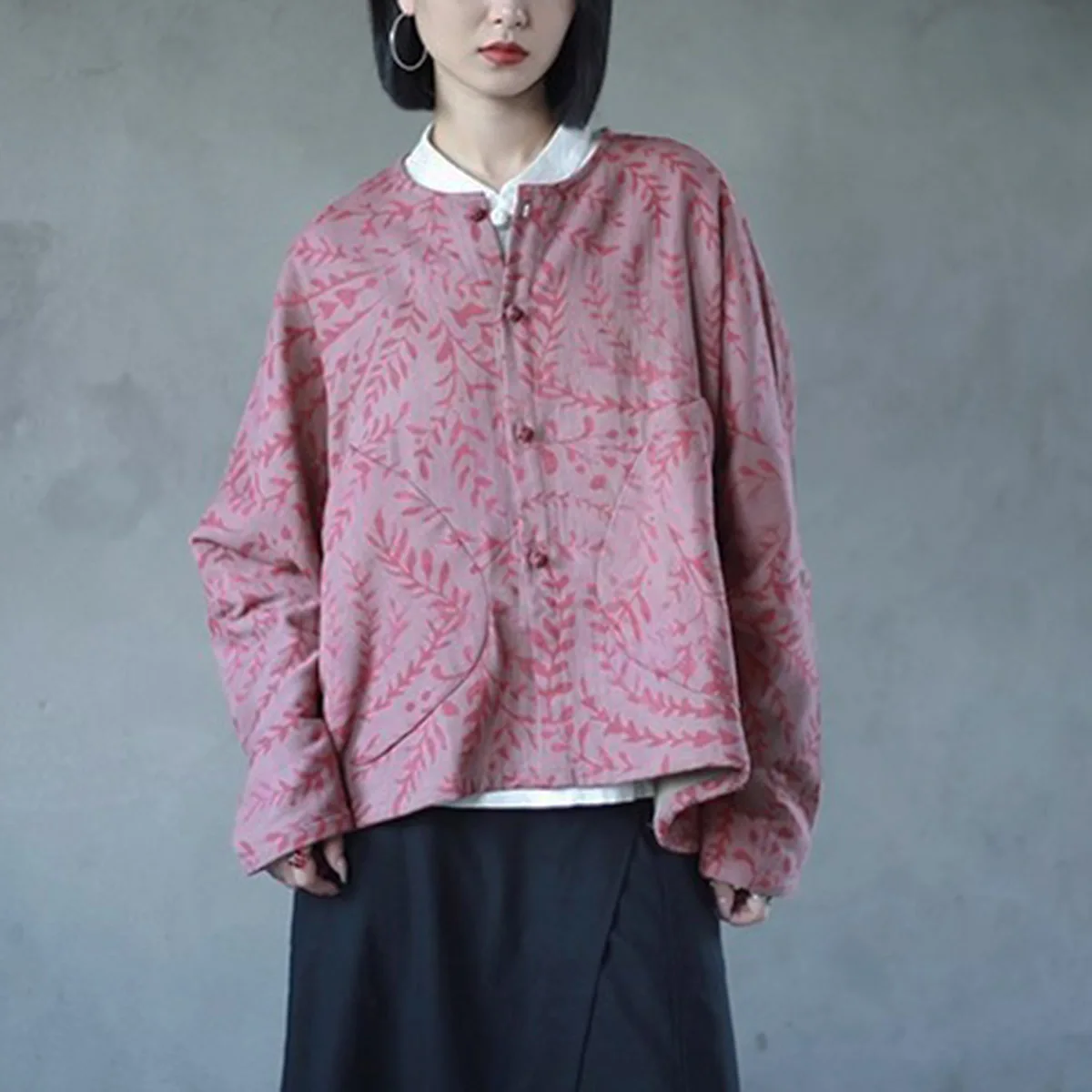 

Уникальный дизайн, хлопково-льняной принт, свободная версия, короткое пальто с рукавами «летучая мышь», женское винтажное круговое пальто на пуговицах, большая рубашка для отдыха, куртка с карманом