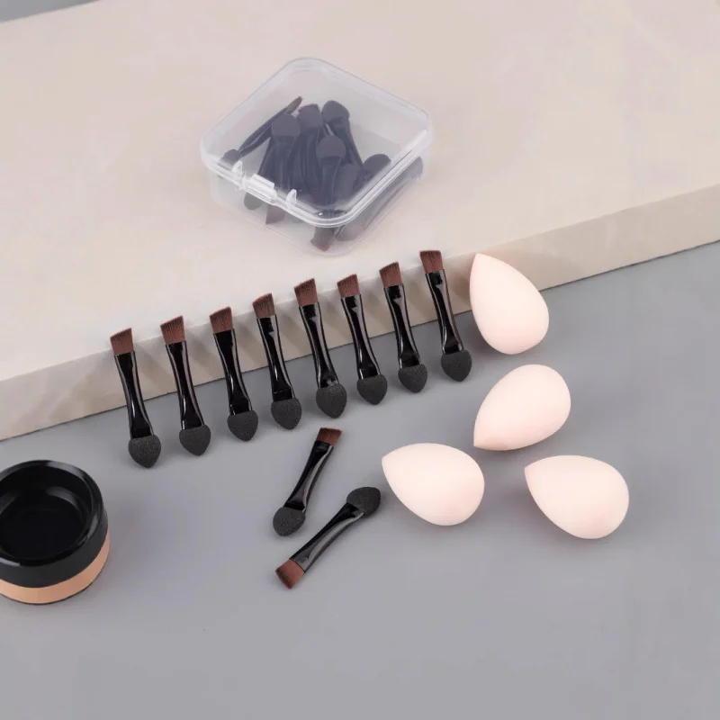 

Dual-use Makeup Brush Concealer Short Sponge Eyeshadow Stick+4Mini Beauty