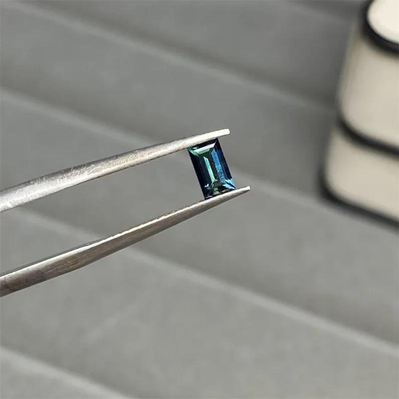 

1 Rectangular Natural Sapphire, Size: 3 * 5mm, Weight: 0.45 Carats, Can be Used As a Ring or Pendant