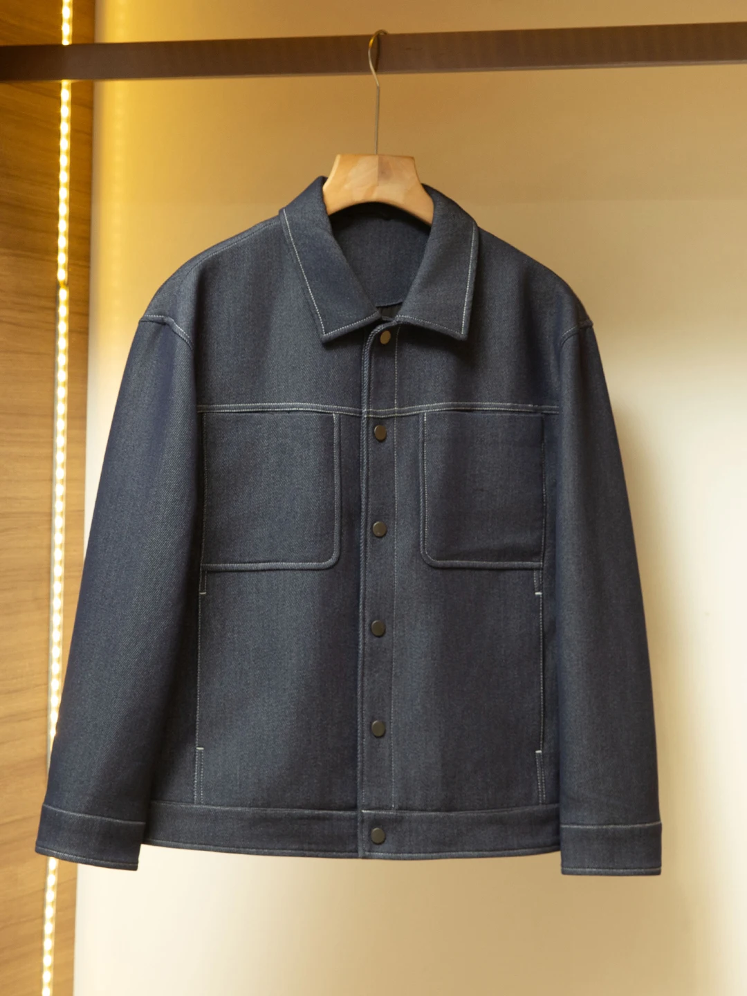 

Fashionable Casual Washed Denim Jacket Men's Autumn Season Breathable Standard Fit Polyester Fiber Long Sleeve Jacket