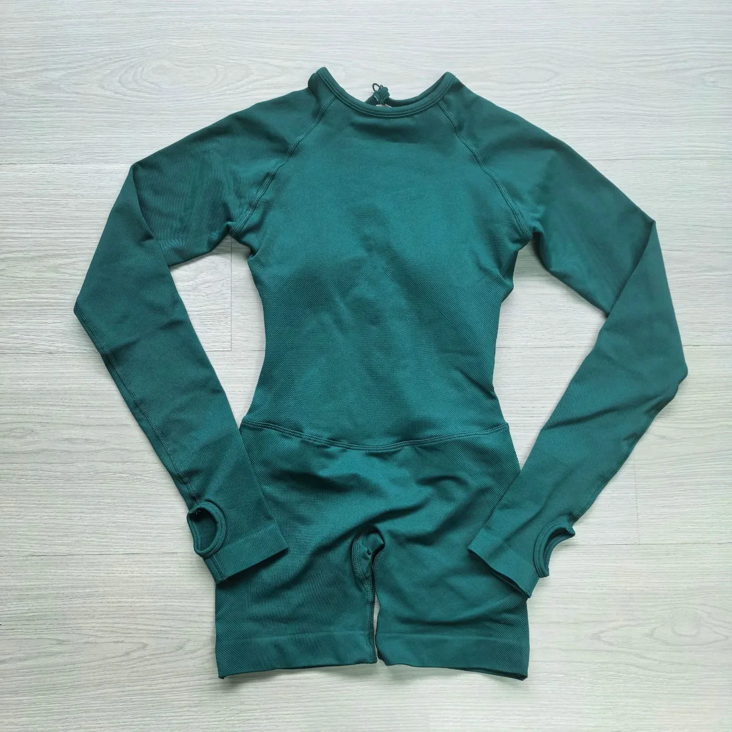 Pericic Langarm-Einteiler Yoga-Bodysuit für Damen, Nahtloses Outfit-Set, Fitnesskleidung, Workout-Shorts, Jumpsuit, Rückenfreies Gym-Set – Detail 16