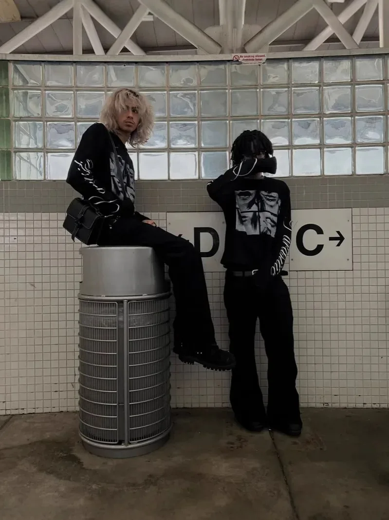 Y2K 2025 جديد الأمريكية الرجعية الألفية رسالة مطبوعة تي شيرت الظلام الشارع الشرير للجنسين كم طويل