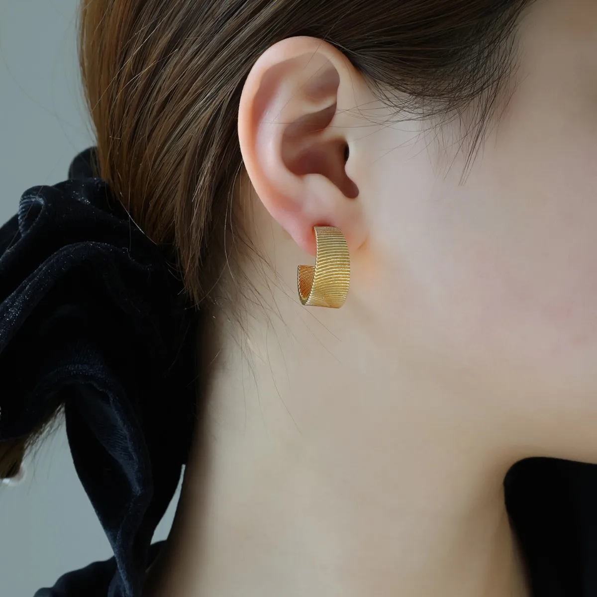 Withered Striped C-shaped Earrings Simple Metal Versatile Earrings Earrings 2026 New Model