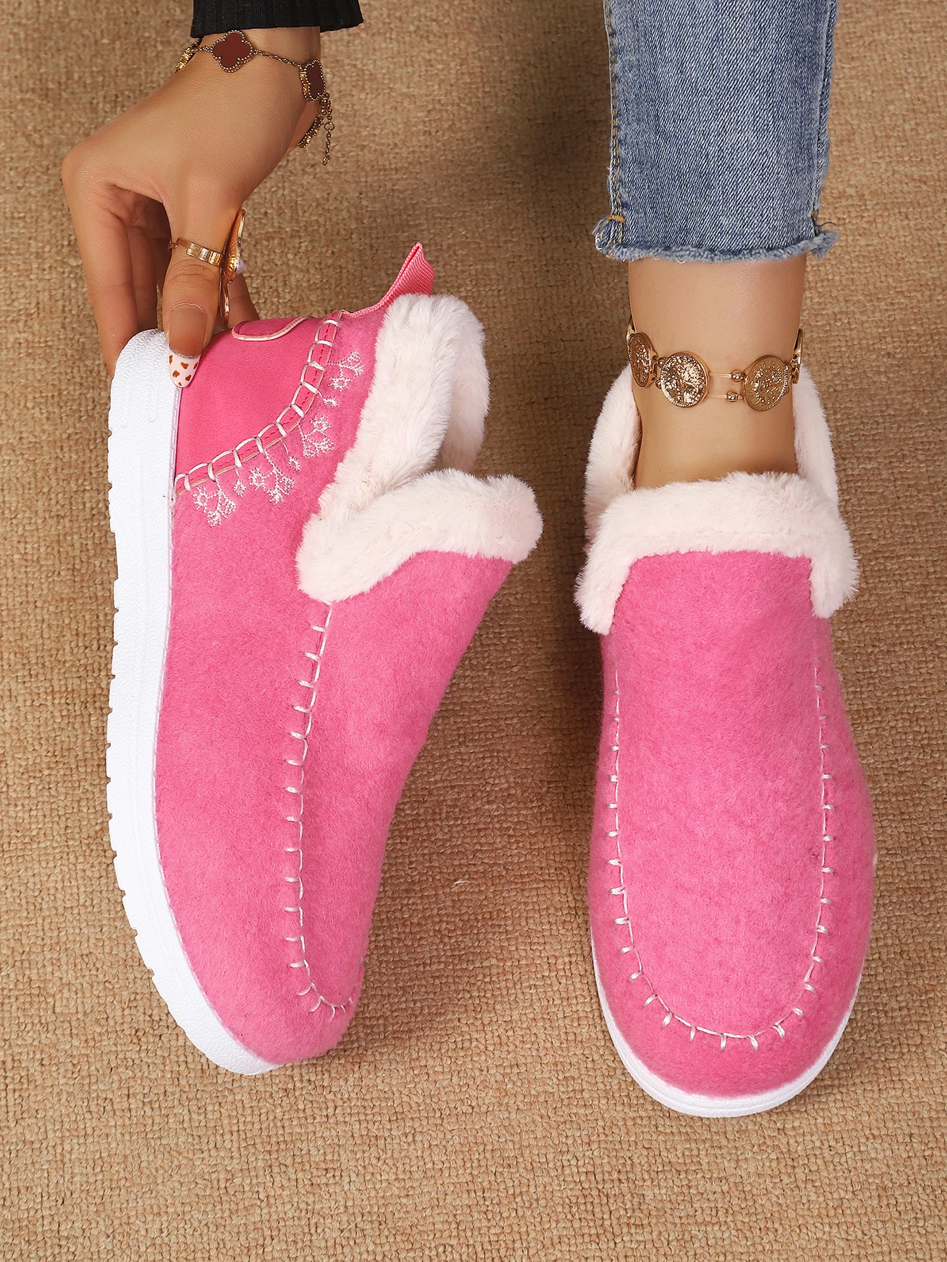 Damen Winter Slip-On Stiefeletten mit Flauschigem Kragen, Weichem Filz, Warmem Fleecefutter, Flach, Rutschfest, Leicht, für den Alltag, Schneestiefel – Detail 10
