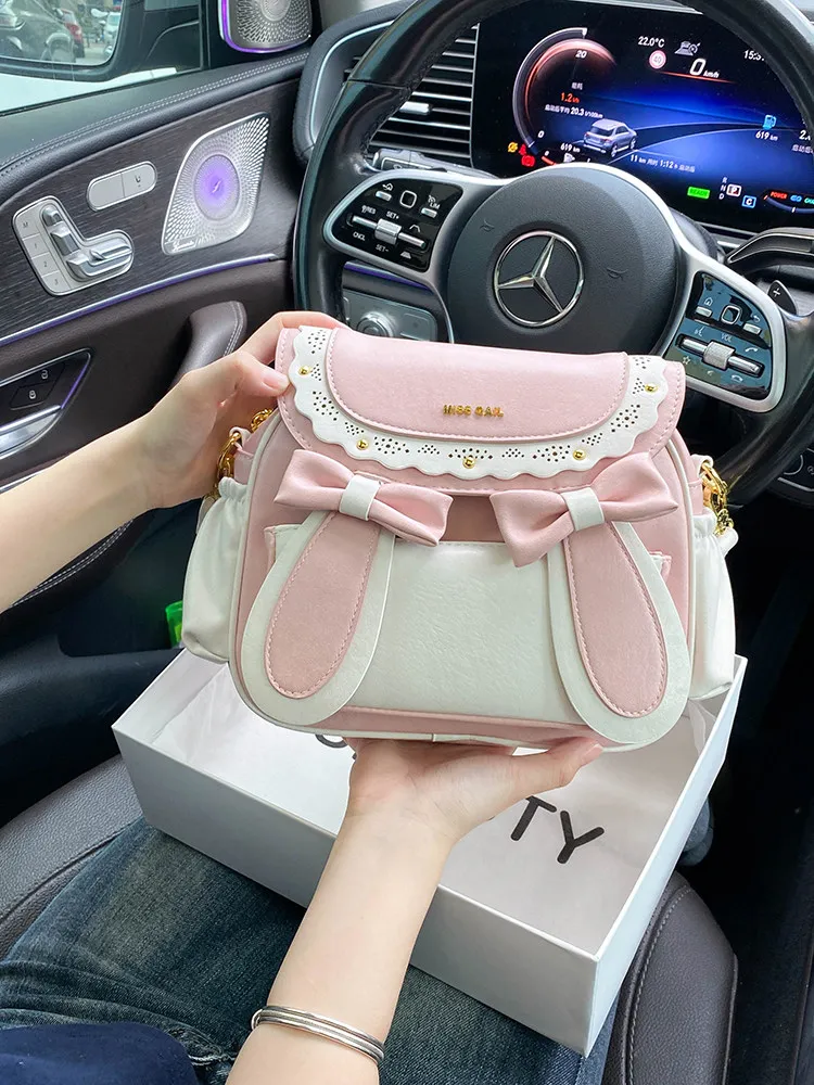 

Роскошная и стильная женская сумка через плечо с изящным дизайном в виде кролика и высококачественной кожей, новинка 2026 года, модная сумка-кроссбоди.