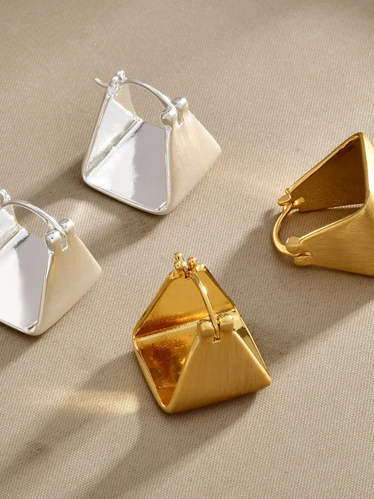 brincos-fs-matas-em-formato-de-triangulo-estilo-fosco-joias-de-moda-em-tons-frios-brincos-de-cobre