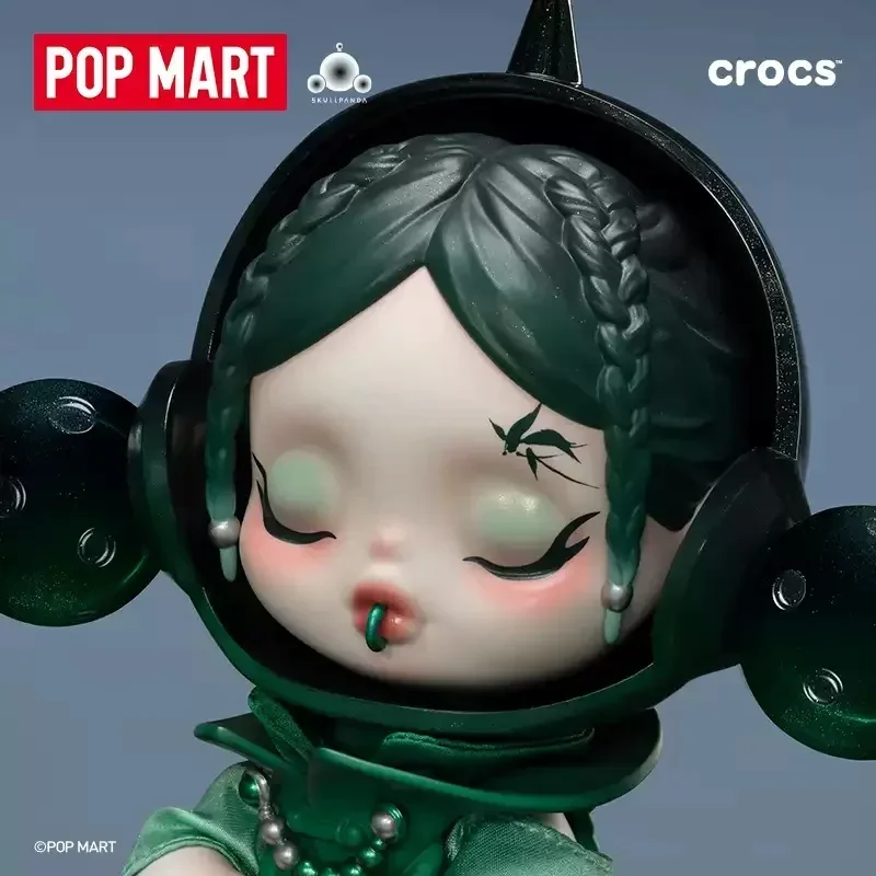 

POP MART SKULLPANDA X CROCS OOTD Series Mystery Box Подлинная глухая коробка Guess Bag Украшение рабочего стола Милая модель Подарок девушке слепой