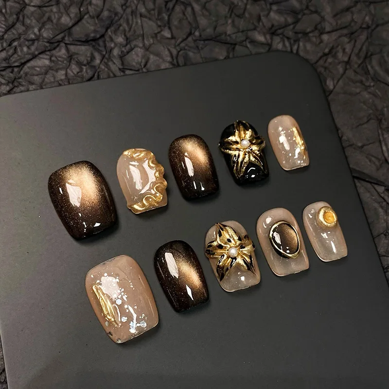 

10PCS Vintage Carved Flowers Handmade Short Square False Nails Glitter Golden Cat Eye Fake Nails for Women Sweet Cool Nail Tips
